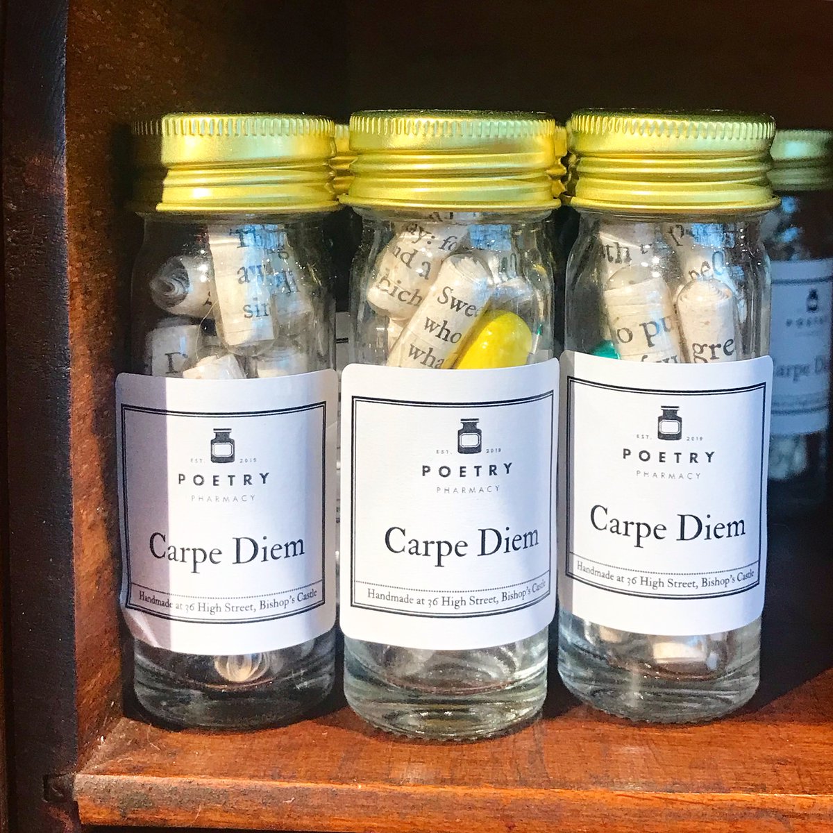 The Poetry Pharmacy: the perfect prelude to the summer holidays. Pick up a prescription from this Oxford Street ‘surgery’ - stanza to reason! 📚✨