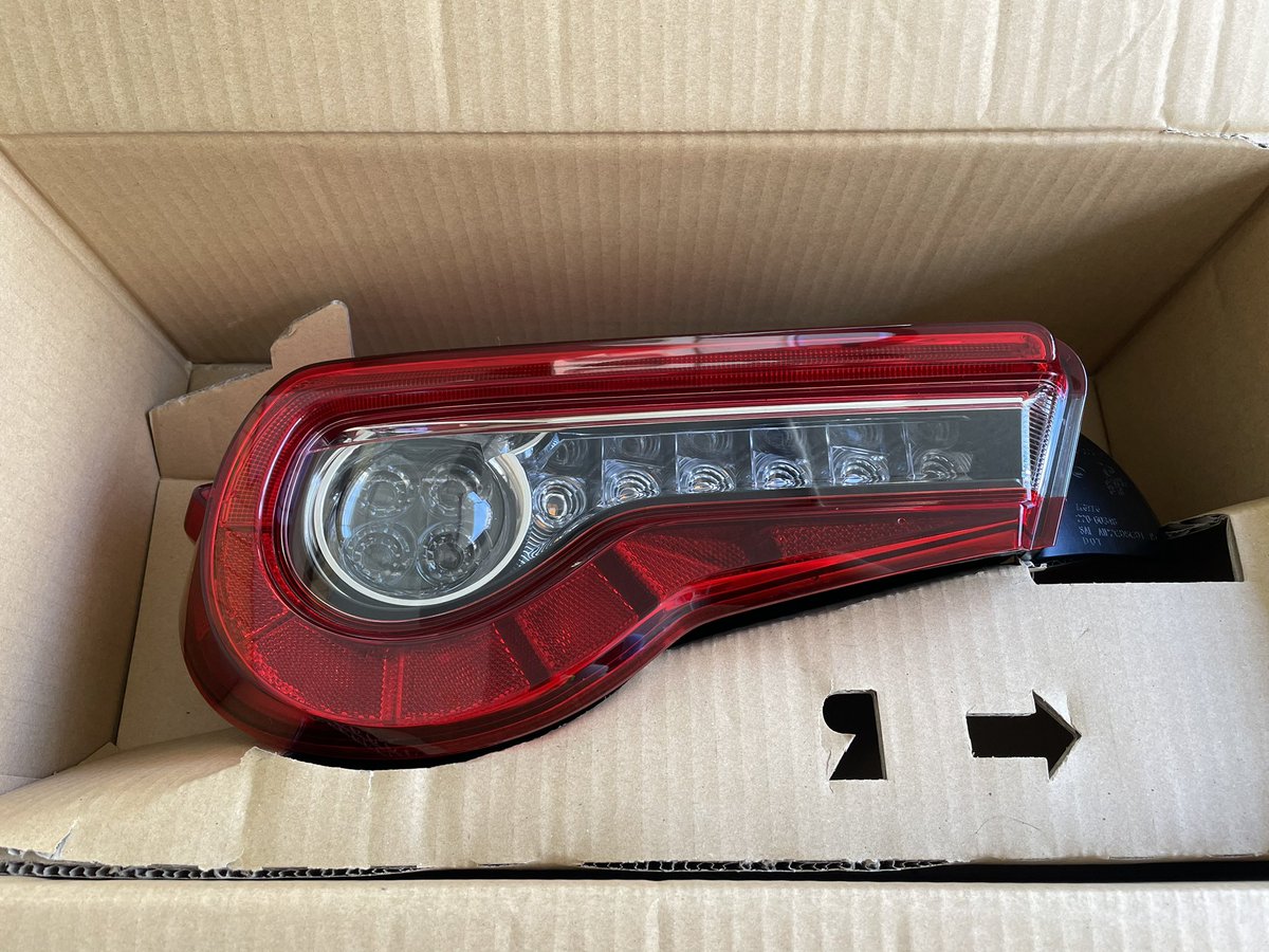 BRZ_8331's tweet photo. パーツ売ります

BRZ
後期　E型　ZC6

純正LEDテールランプ左右

86、BRZ前期への流用に😊

大阪北摂、手渡し希望です https://t.co/ssasAa6jAH