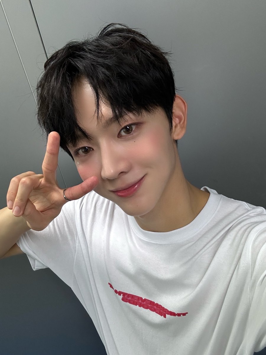 AND2BLESEUNGEON's tweet photo. 복숭아 맛집! 🍑

#EVNNE #이븐
#유승언 #YOOSEUNGEON https://t.co/TRPLdZQOqn