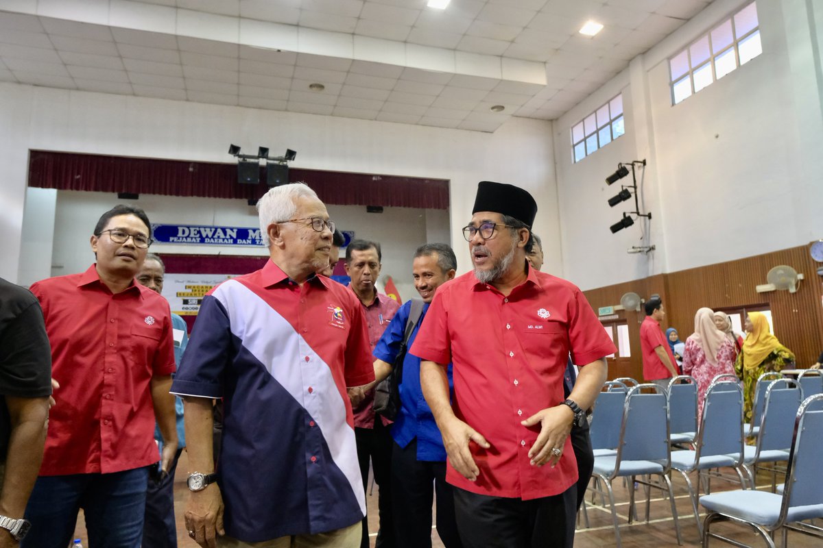 UMNOPerak's tweet photo. 7 JULY 2024 | AHAD | 2.30 PETANG - 
Telah berlangsungnya Siri Jelajah Penerangan UMNO Malaysia di UMNO Bahagian Pasir Salak, Daerah Kg Gajah. #jelajahpeneranganumno #peneranganumnomalaysia #peneranganumnoperak #umnoperak https://t.co/7oBBXQM2Yz