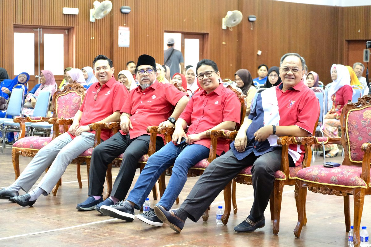 UMNOPerak's tweet photo. 7 JULY 2024 | AHAD | 2.30 PETANG - 
Telah berlangsungnya Siri Jelajah Penerangan UMNO Malaysia di UMNO Bahagian Pasir Salak, Daerah Kg Gajah. #jelajahpeneranganumno #peneranganumnomalaysia #peneranganumnoperak #umnoperak https://t.co/7oBBXQM2Yz