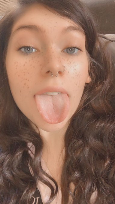 Cum here https://t.co/2IHoNIvOAX