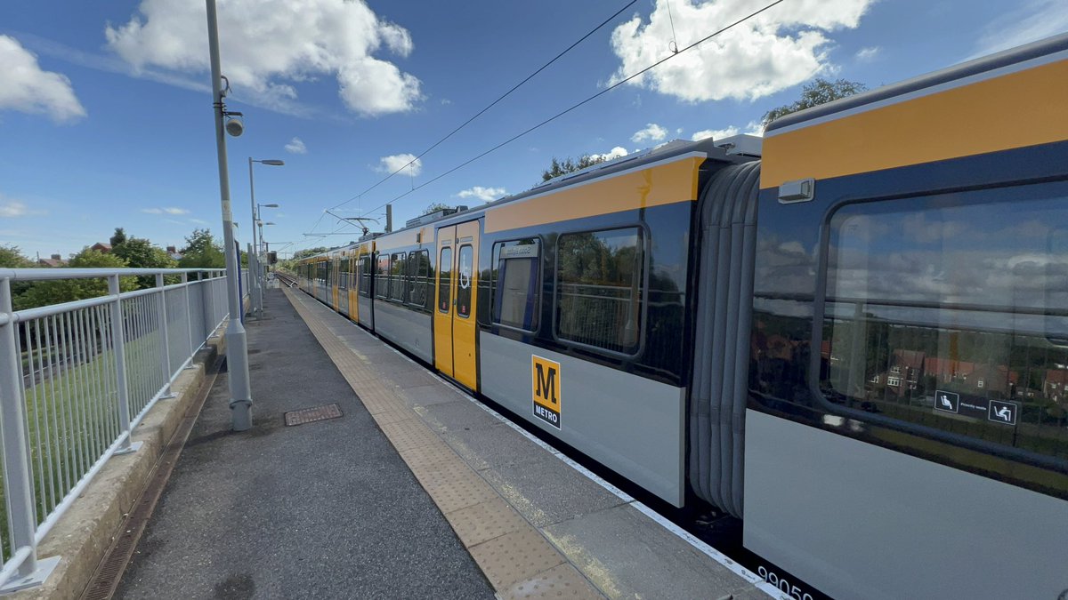 📸 Our new train completed its first day time test run in Sunderland this morning 🙌🤩 🚇