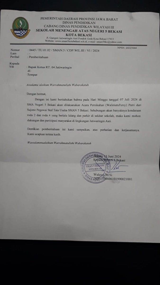 Thunkxxx's tweet photo. Gedung SMAN 5 Bekasi dipergunakan untuk kepentingan pribadi atau disewakan? Sama aja salahnya. @pemkotbekasi ngapain aja? Colek @KPK_RI kali2 lagi nyari kerjaan gampang https://t.co/HMGi7wyi43