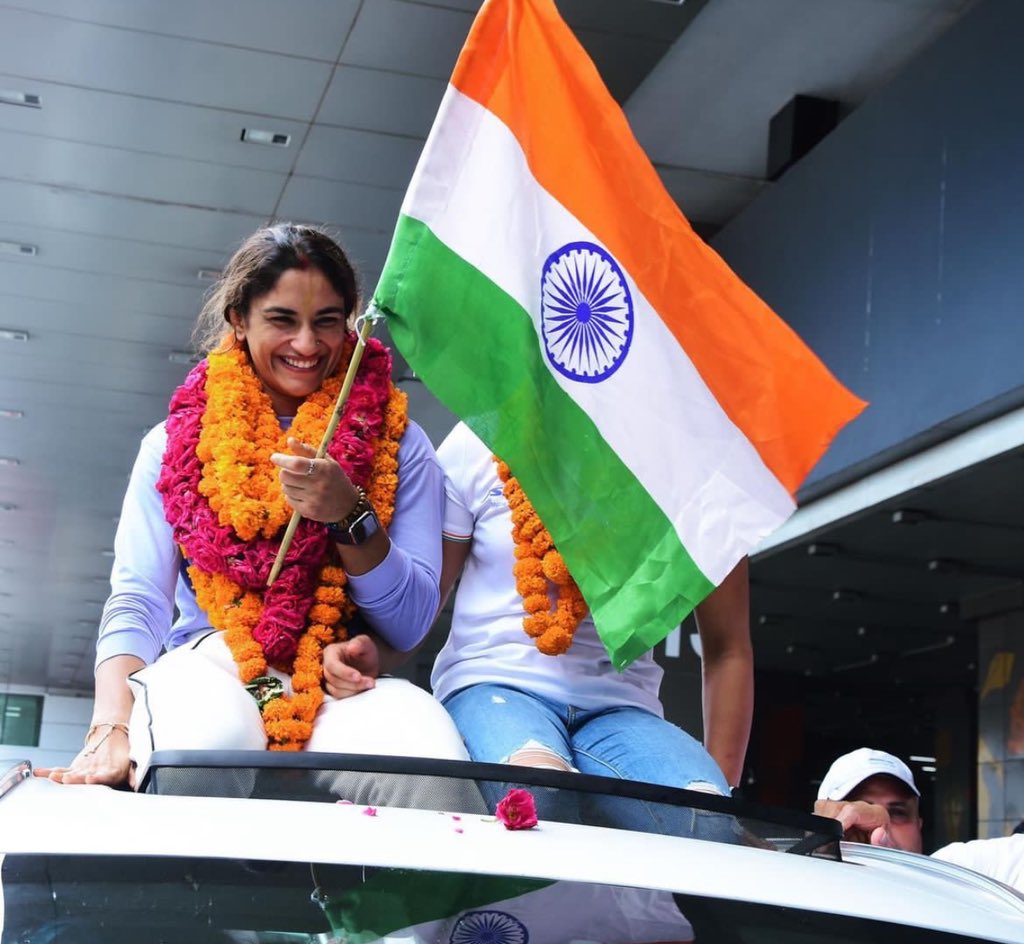 Khalbaali's tweet photo. विनेश फोगाट ने भारत के लिए स्वर्ण पदक जीता है, उन्हें बधाई देने वालों में देख लें कौन कितना देशभक्त है और कौन कितना पार्टी भक्त है।

@Phogat_Vinesh https://t.co/Yzy0SAYHrd