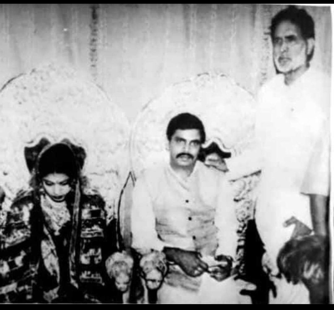 LovelyAnand_'s tweet photo. पुरानी यादें— सांसद श्रीमती लवली आनंद और पूर्व सांसद श्री आनंद मोहन के शादी समारोह शामिल तत्कालीन प्रधानमंत्री स्व. चन्द्रशेखर सिंह जी ... https://t.co/Cal8guGylk