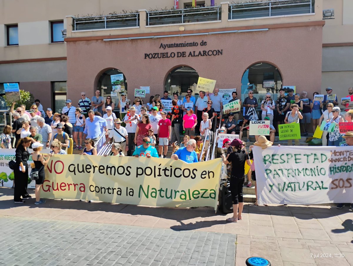 EnASuroeste's tweet photo. La ciudadanía lo tiene claro: No queremos políticos en guerra contra la naturaleza.
Destruir #Montegancedo nunca será sostenible.  #PozueloDeAlarcón  #SalvemosMontegancedo
Bosque mediterráneo arrasado a manos de @ayto_pozuelo @aedashomes y @pryconsa
#Ecocidio https://t.co/sGMOCSvofh