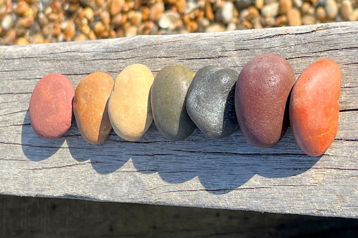 RawlinsonJulia's tweet image. 🌈 Holiday rainbows #1 🌈 #PebbleRainbow #PebbleRainbows #PettLevel #EastSussex #NatureRainbow #NatureRainbows