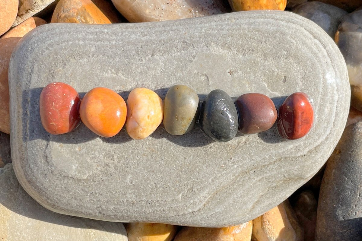 RawlinsonJulia's tweet image. 🌈 Holiday rainbows #1 🌈 #PebbleRainbow #PebbleRainbows #PettLevel #EastSussex #NatureRainbow #NatureRainbows