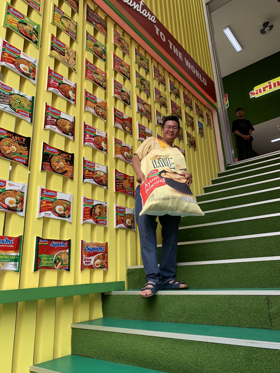 Giant Tote Bag dari PRJ tenant Indofood