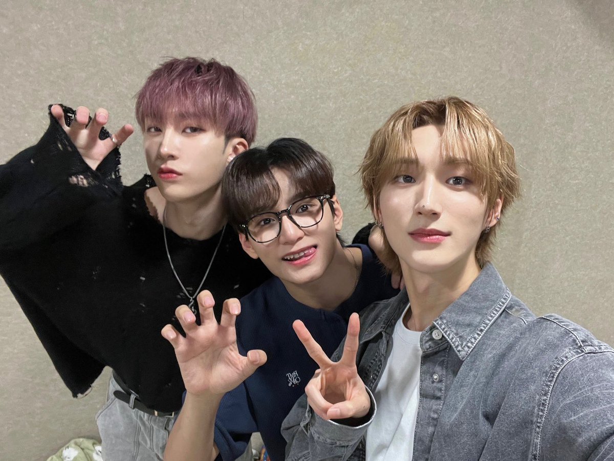 XODIAC_MEMBERS's tweet photo. [#범수]

오늘 하루 너무 행복해 쏘블리 덕분이야!!
☘️🍀🫶💜🫂

#XODIAC #소디엑 #BEOMSOO #범수 https://t.co/k36ngEVAWQ