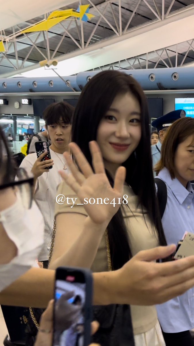 ty_sone418's tweet photo. 240707 KIX
#ITZY #있지 #채령 #CHAERYEONG https://t.co/uNuAw63Vwh