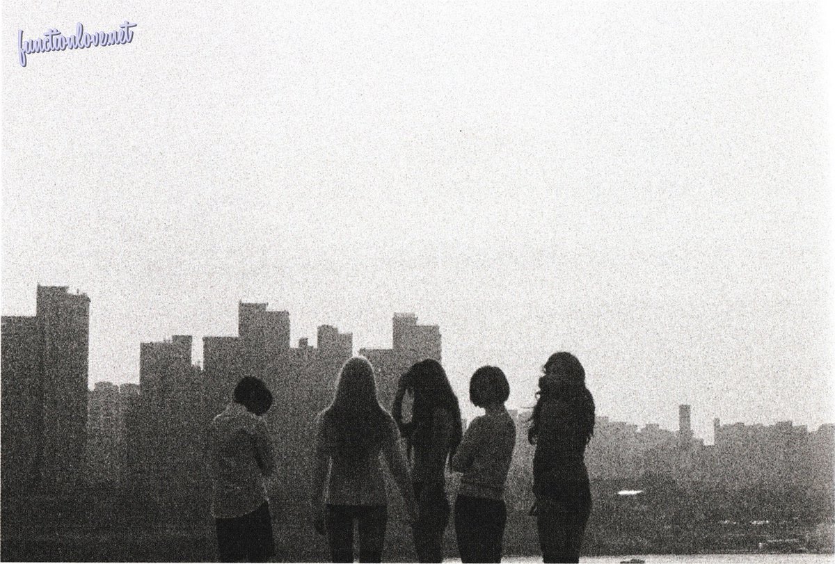 also, happy 10 years of red light ♥

drive.google.com/drive/folders/…