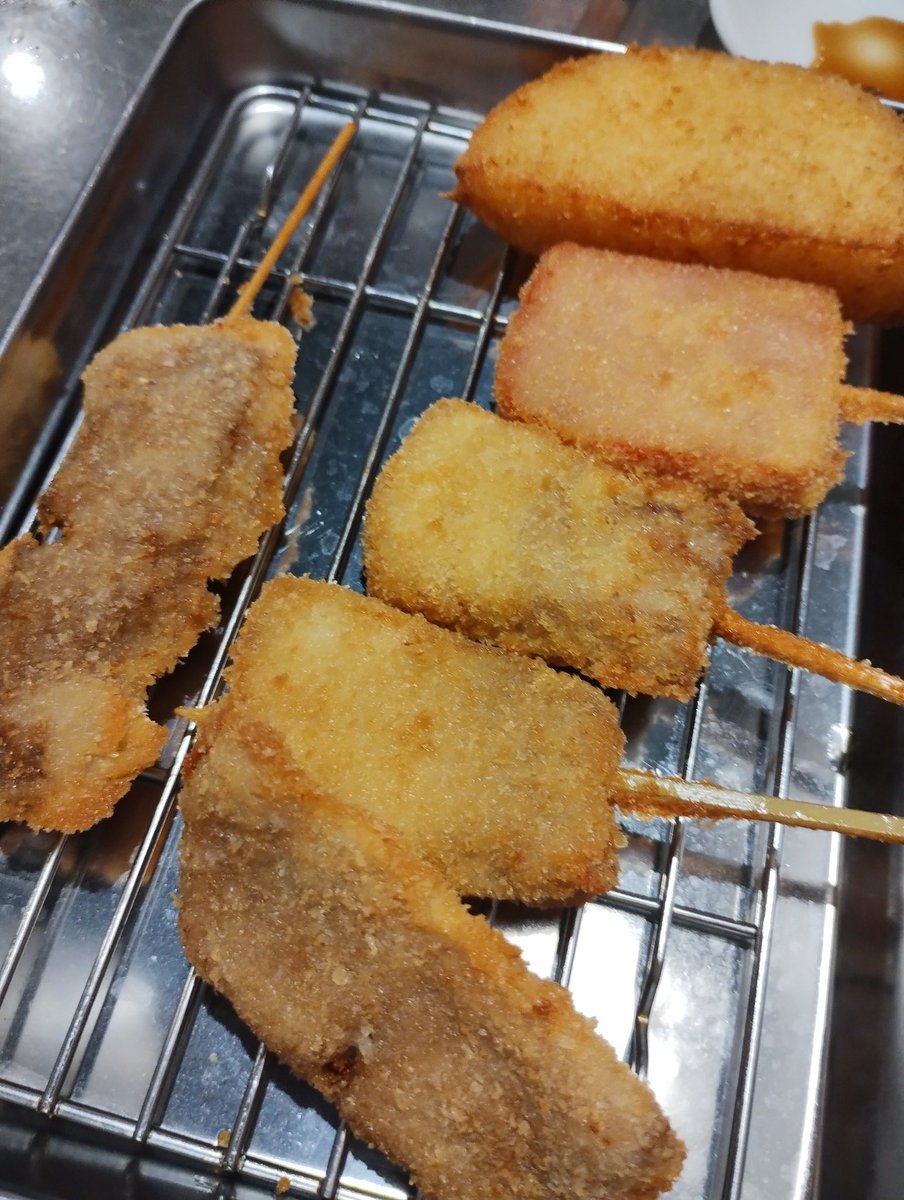 danganasia's tweet photo. 福助商店@小倉 平和通

本日日曜16:15に。
「この時間に予約は必要なかったかな？」と思ったら、中々の盛況ぶり。

串カツタレ用のお茶碗てお出迎え→大衆居酒屋的なメニューで楽しめました。

祝日でも18時までハッピアワー！
メガレモンサワーも２００円台とのこと！

また来ます！ https://t.co/U1C7T8USol