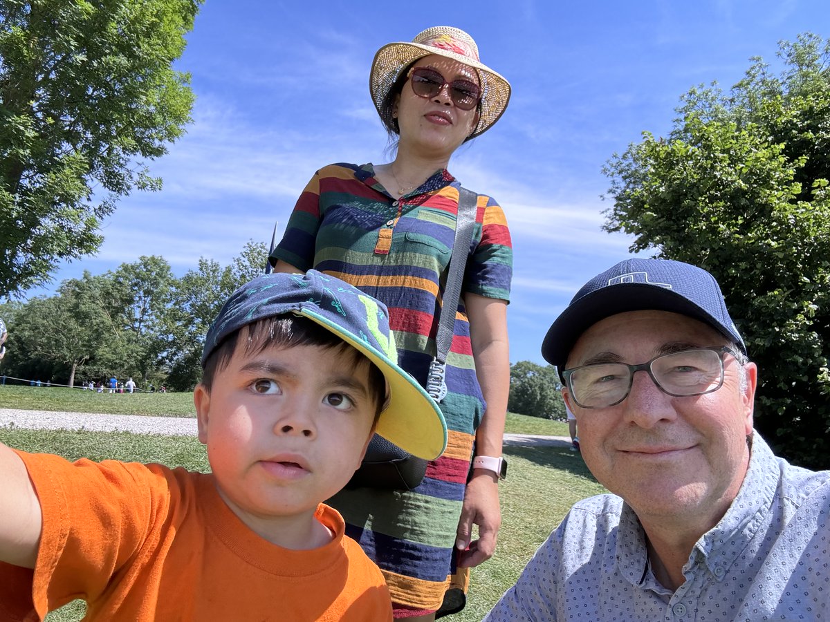 First_Golf's tweet image. Toller Family Tag auf den 35. BMW International Open und Ferguson und Smith sind am Finalsonntag die Gejagten. #bmwinternationalopen   

Jannik de Bruyn ist nach drei Runden bester Deutscher. Dahinter liegt Jeremy Paul, -6, gefolgt von Martin Kaymer und Matti Schmid, beide -5