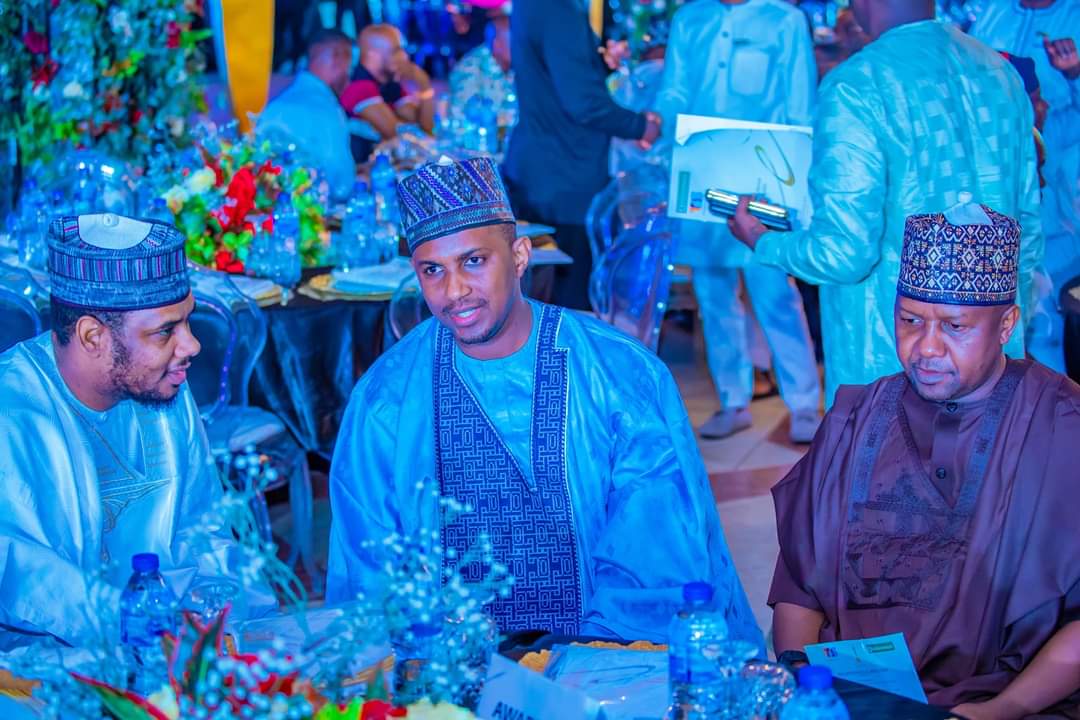 MSTIGombeState's tweet photo. #NEAPSaward: The Hon  Comm.  @MSTIGombeState @Dr_garkuwa accompanied His Excellency Alh. Muhammadu Inuwa Yahaya to received an Award of Excellence (Health Care) at the Presidential Villa Yesterday which was presented to Him by His Excellency the Vice President, Sen. Kashim Shetim https://t.co/NHTy75uoRF