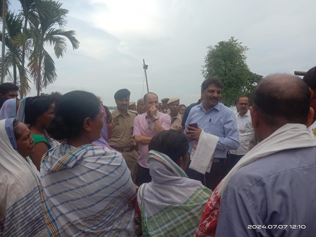 'SERVICE TO MAN IS SERVICE TO GOD'.A Relief camp for flood affected people in the district was organised today by NHM Employees Association(NEA)Jorhat.We are honoured to have for a moment with Hon'ble DC Sir,Commissioner Secretary Sir &amp; SP Sir with us. 
<a href="/nhm_assam/">NHM_Assam</a> 
<a href="/DeputyJorhat/">District Commissioner , Jorhat</a>