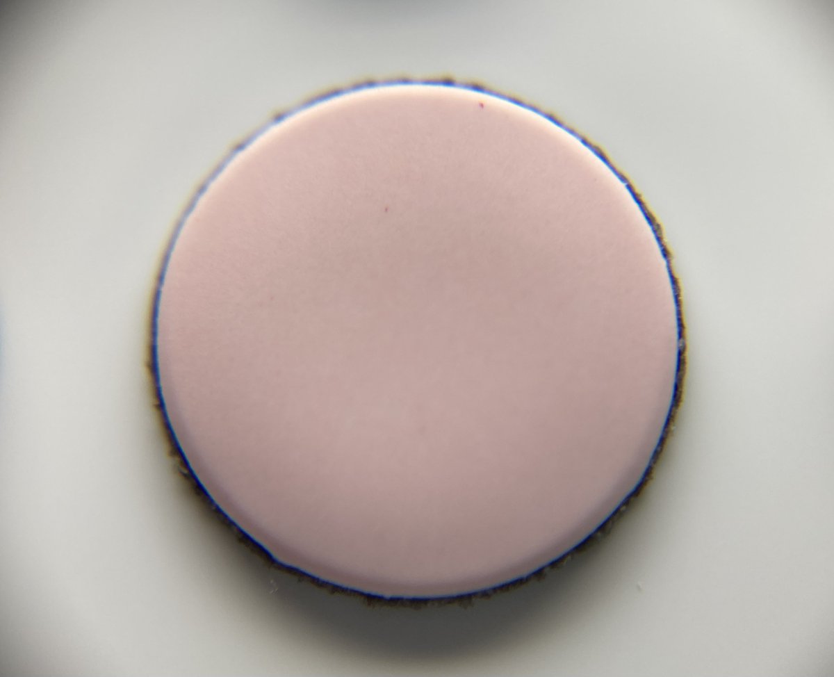 1484TaSuC's tweet photo. UNUSUAL WAY SPORTS - SilverFox Pink 汎用

- 通常版のSilverFoxと比べて僅かに滑らかだが、違いは色だけと思ってもらってよい
- 素材 : PTFE（テフロン）
- 厚さ : 0.85mm（実測中央値）
- 直径 : 6.5mmと7.0mmの各20粒入り
実測値の±もなく公表値通り
- 接地面はフラット寄り
- 粘着テープのはみ出しは最小限で、しっかり張り付く
- 初動は速く、操作は速過ぎない
万人に受けやすいバランス系マウスソール
- ガラスパッドとの相性が良い
- 滑走音は静かめ

提供 : @UnwsGear