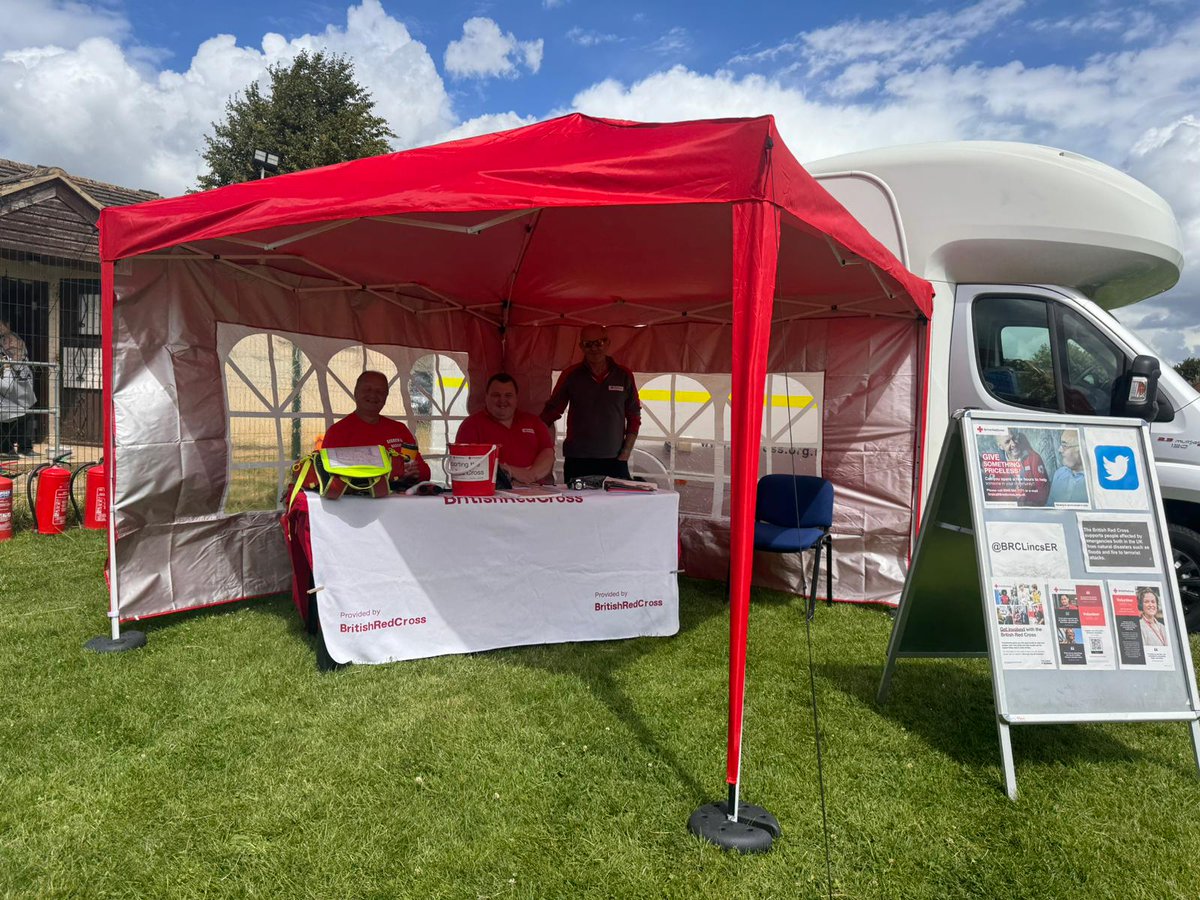 The Team are Bourne Lions Fun Day meeting up with fellow volunteers from <a href="/SARLincolnshire/">Search and Rescue Lincolnshire</a> #lincolnshire #volunteers <a href="/LincolnshireLRF/">Lincolnshire Resilience Forum</a>