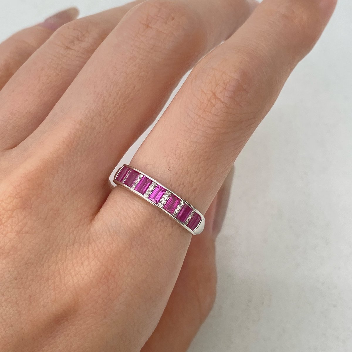 orbjewelry_'s tweet photo. なかなか難しいんですよ😇石出しが。
色合わせもね…
珍しいデザインですよね✨
#ruby
#baguettecut
#madeinjapan
#japanquality
#japanjewelry
#ownfactory https://t.co/RAoECav05L