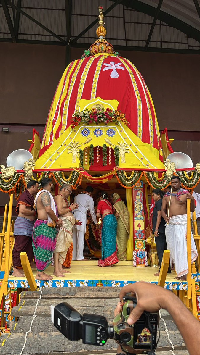JindalFndn's tweet photo. Chhera Pahanra Niti (Holy Broom Service Rituals) performed by the Prime Servitor @MPNaveenJindal, Chairman @JSPLCorporate accompanied by @shallujindal20 Chairperson of @JSPLFoundation on chariots of Mahaprabhus during #RathYatra2024 at #DevaBhoomi #JindalNagar Angul, Odisha.
#JayJagannath
@angul_dm