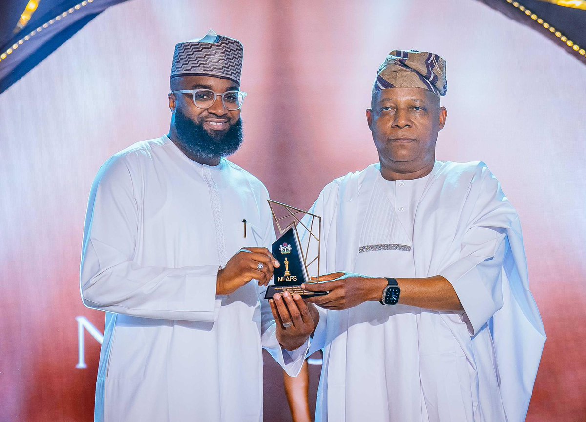 gbollybakare's tweet photo. #NEAPSAward: EVC/CEO of @NASENIHQ,@KSHalilu was honoured with Engineering and Industrial Innovation award at the Nigeria Excellence Awards in Public Service at the State House in Abuja.
#ksh #ANewNASENI https://t.co/ZMILAvfjfS