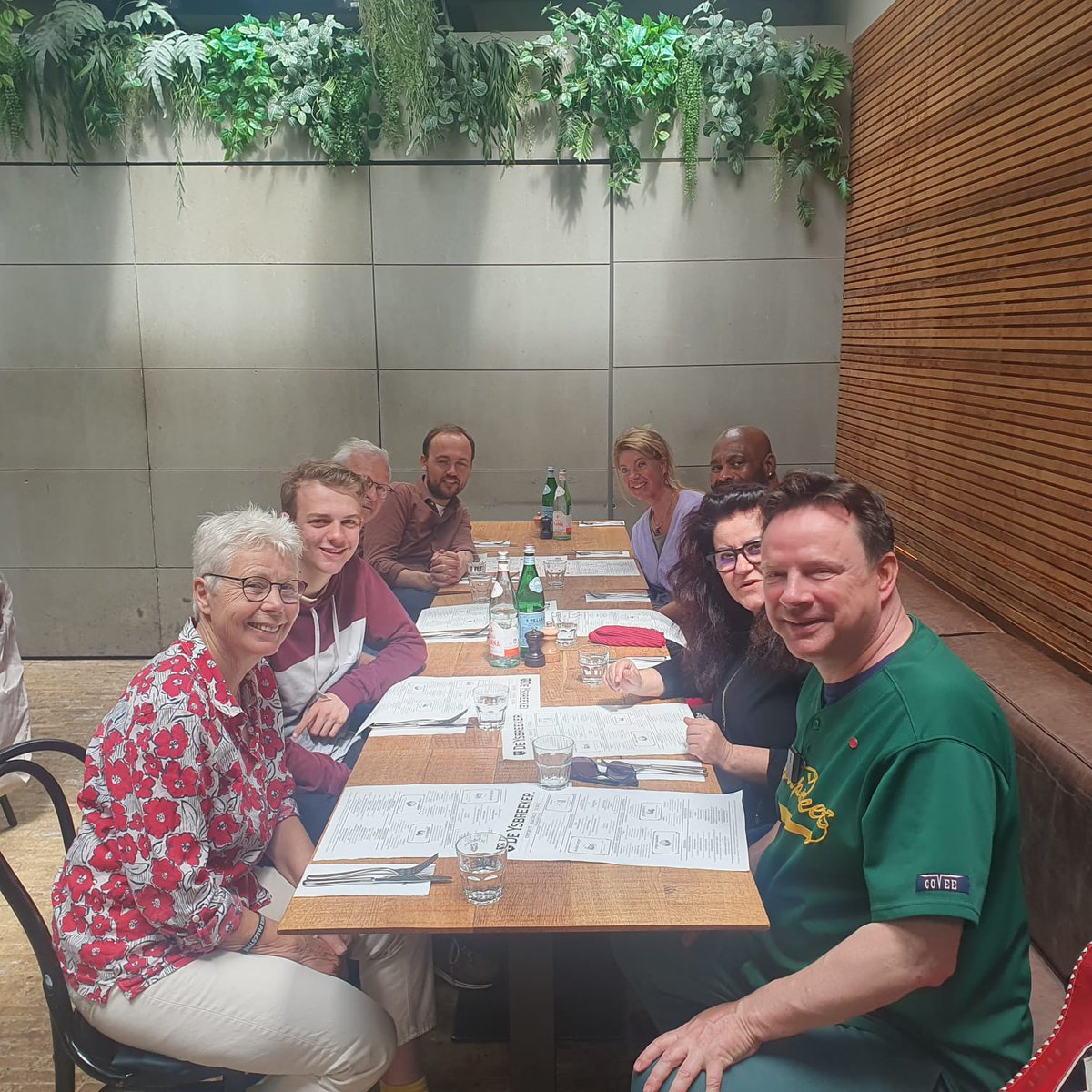 Met de geweldige fractie van <a href="/AgvPvdA/">PvdA Waterschap Amstel, Gooi en Vecht</a> (helaas zonder <a href="/StephanoStoffel/">Stephano A. Stoffel</a>) hebben we heidag.
Wat doet <a href="/waterschapagv/">Waterschap AGV</a> over vijf jaar?
Hoe betrekken we onze inwoners bij alle lastige beslissingen?
Hoe houden we de tarieven in de hand?