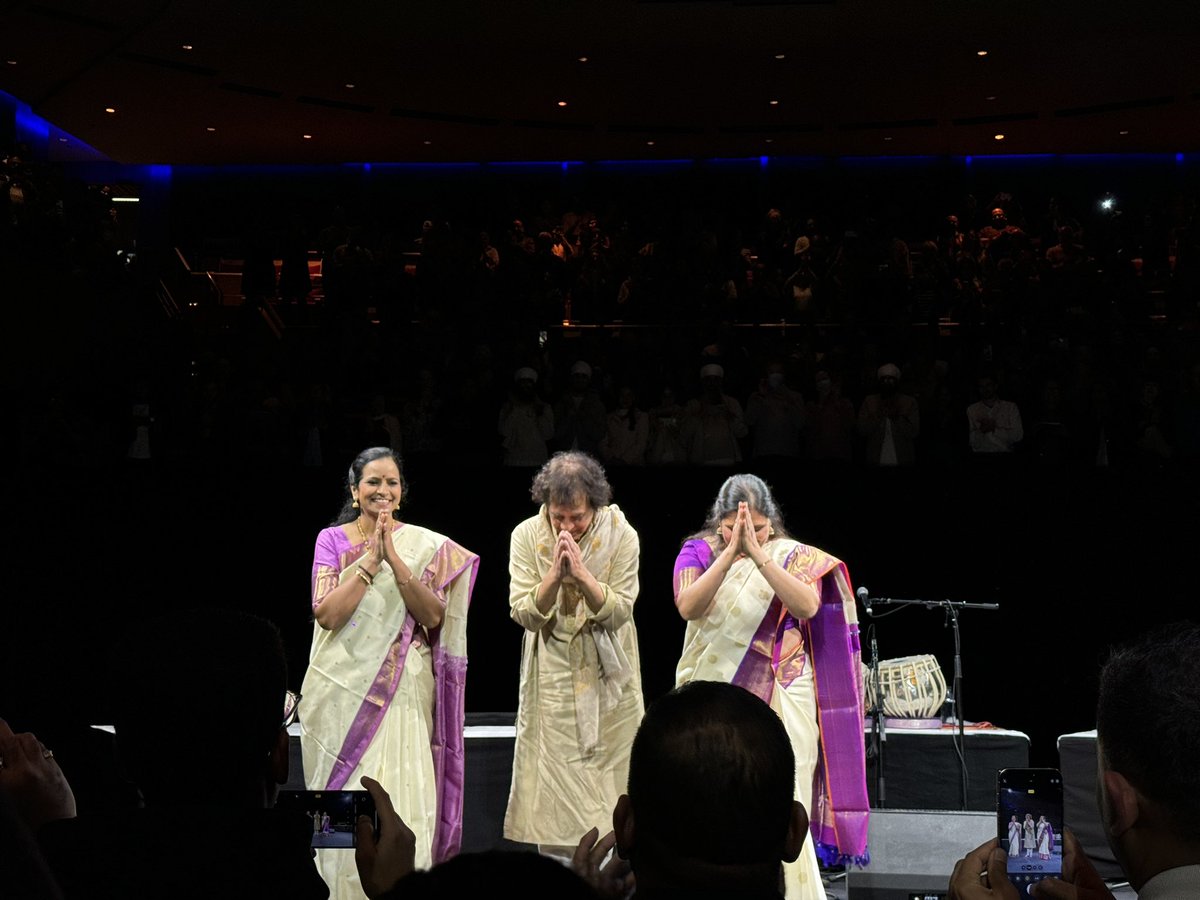 What a show by the trio!! Simply spellbinding! Loved their performances and was enthralled throughout the 90 mins! 
<a href="/ZakirHtabla/">Zakir Hussain</a> <a href="/kalaramnath/">Kala Ramnath</a> <a href="/JayanthiVeena/">Jayanthi Kumaresh</a> 
#Sydney #operahouse