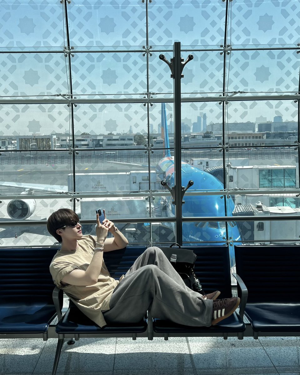 bluepongtiwat_'s tweet photo. Airplane mode ✈️ https://t.co/5WsnSNxAY2