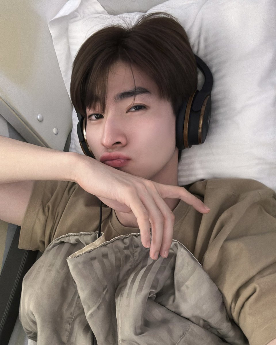 bluepongtiwat_'s tweet photo. Airplane mode ✈️ https://t.co/5WsnSNxAY2