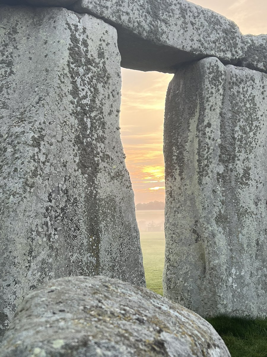 ST0NEHENGE's tweet image. Sunrise at Stonehenge today (7th  July) was at 5.01am, sunset is a 9.23pm 🌦️