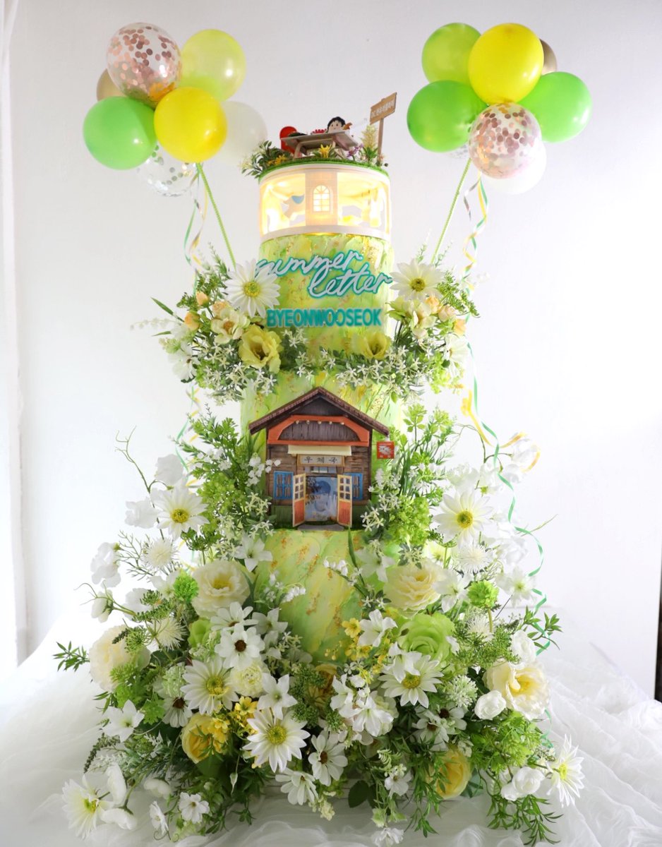 sweetboywoo's tweet photo. The cake today is so pretty and the details omg 🥹🥹🥹🥹🥹

#변우석 #byeonwooseok 
#SUMMERLETTERinSeoul
#ByeonWooSeokInSeoul 

Cr DC_byeonwooseok https://t.co/QjeT90OBR4