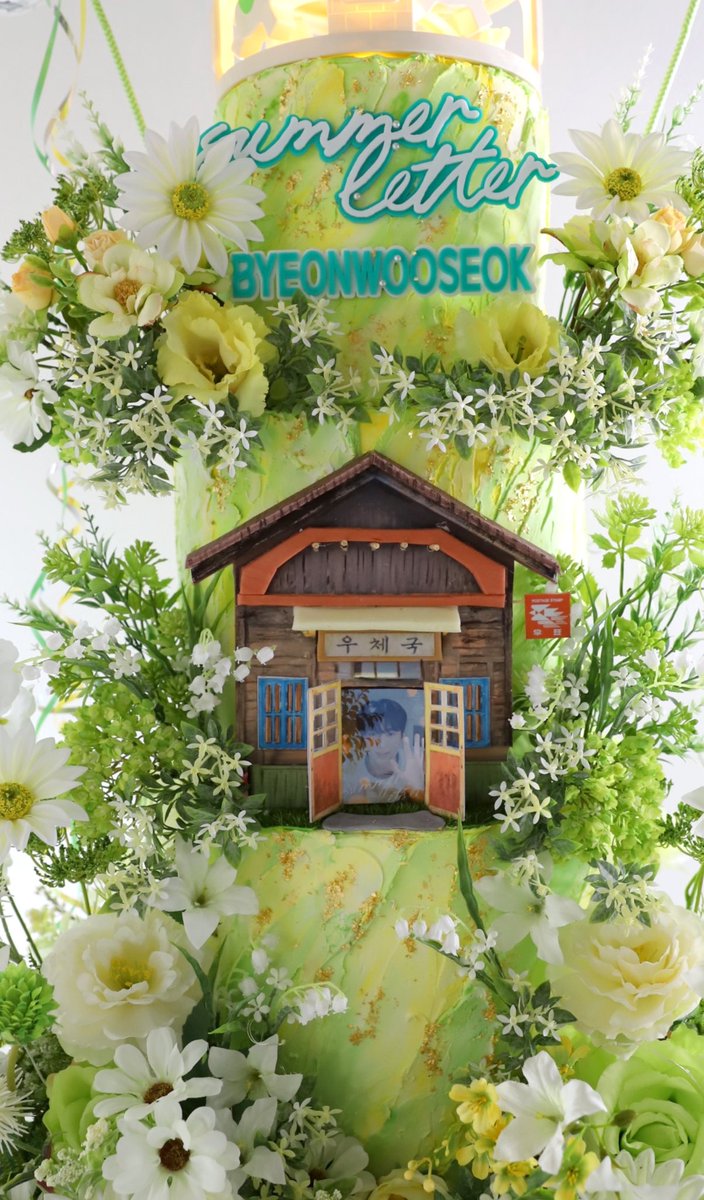 sweetboywoo's tweet photo. The cake today is so pretty and the details omg 🥹🥹🥹🥹🥹

#변우석 #byeonwooseok 
#SUMMERLETTERinSeoul
#ByeonWooSeokInSeoul 

Cr DC_byeonwooseok https://t.co/QjeT90OBR4