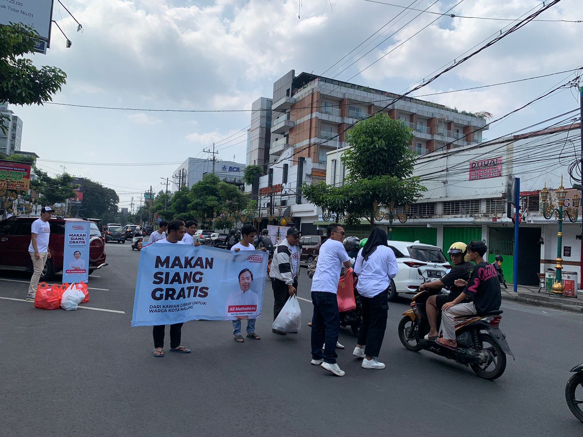 Blokadotcom's tweet photo. Ali Muthohirin Dapat Dukungan dari Relawan Kawan Gibran, Semakin Dekat Maju di Pilkada Kota Malang 2024? - https://t.co/MrJ2XfRGiH https://t.co/3XJXOSRcic