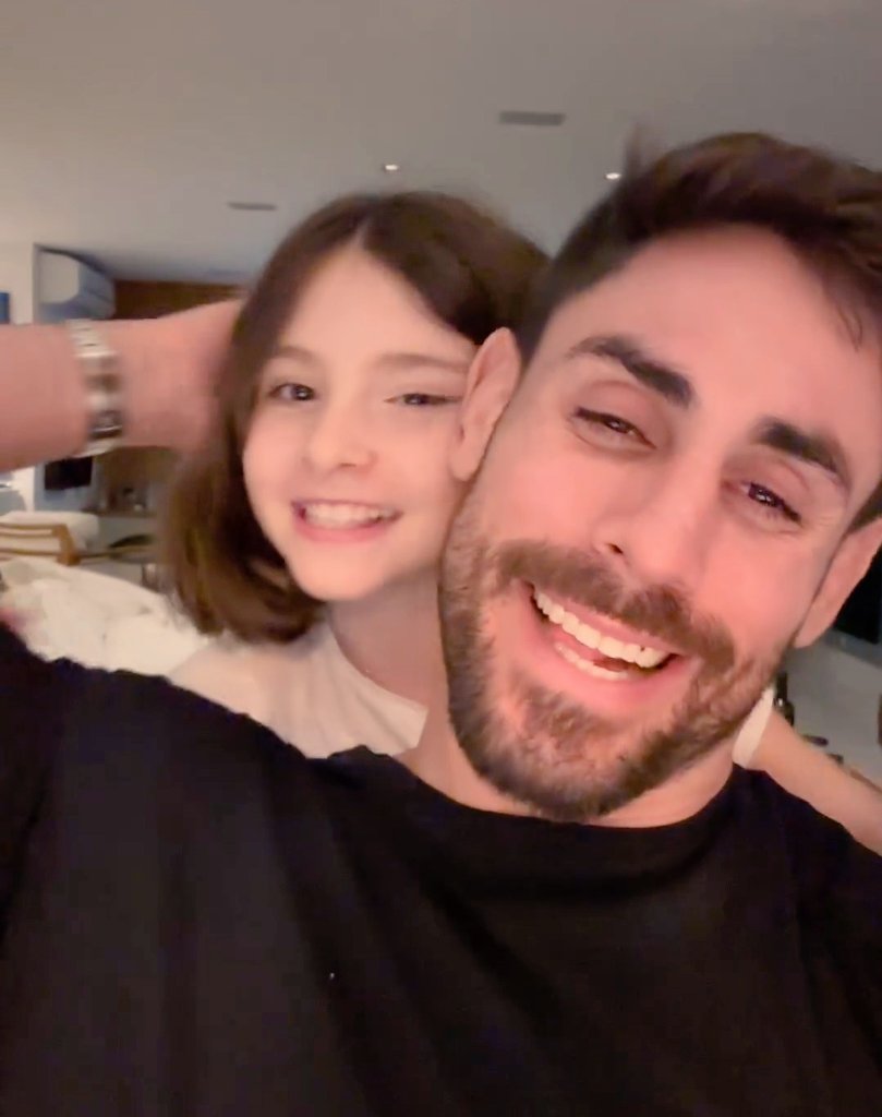 Domingou 🌞 ❤️
-
Com esses registros que deixam nosso coração quentinho de tanto amor e fofura 🫶🏻🥹
-
Estamos em looping desde ontem com esses stories do nosso querido...é muita fofura junta, não damos conta não 🫶🏻
Antônio e Dani linda juntinhos é demais pra gente. 🤍
-
Que o seu