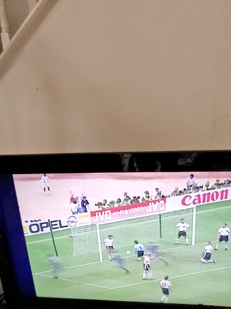 AndreaJackGoro's tweet image. The footie days when shorts were short! 😁 Shearan &amp;amp; Gascoigne, Seaman goalie. #itv4