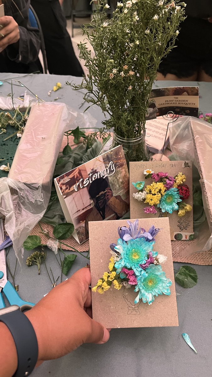Ayizmaey's tweet photo. slmt po sa @maisaniJah at mga mais na nag organize nitong very interactive na bday event ni Jah. nakaka enjoy sya at nakakatanggal stress yung pag gawa ng artwork. 😊

Justin I ChooseYou
@SB19Official #SB19
@justintdedios #DIYJustin 
#KaarawanNiSB19Justin https://t.co/RZWglYbtXj