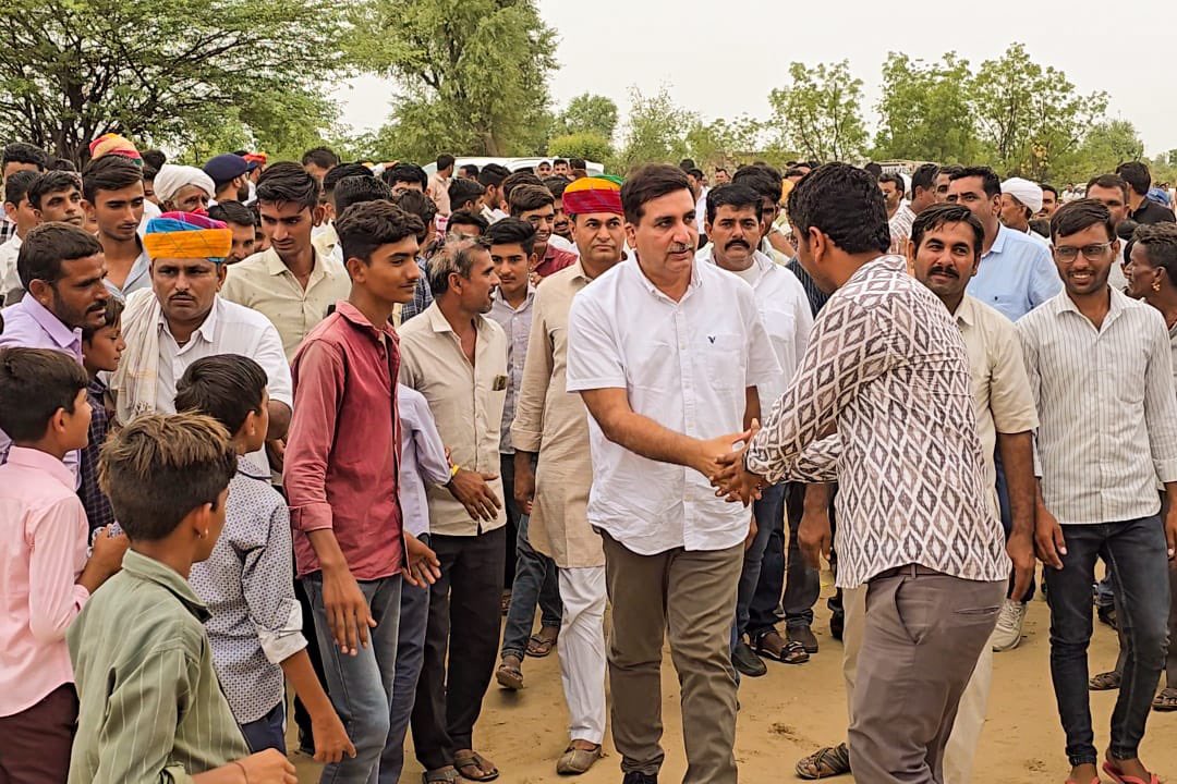 Barmer_Harish's tweet photo. जालोर जिले के डाबली में समाजसेवी स्व.श्री हीरारामजी जाखड़ के मूर्ति अनावरण समारोह में शामिल होकर पुष्पांजलि अर्पित की।

सामाजिक सुधार के लिए स्व.हीराराम जी द्वारा किये गये प्रयास  अपने आप में एक ��िसाल है जो आने वाली पीढ़ियों के लिए प्रेरणादायी है। https://t.co/jCmiOeoWy2
