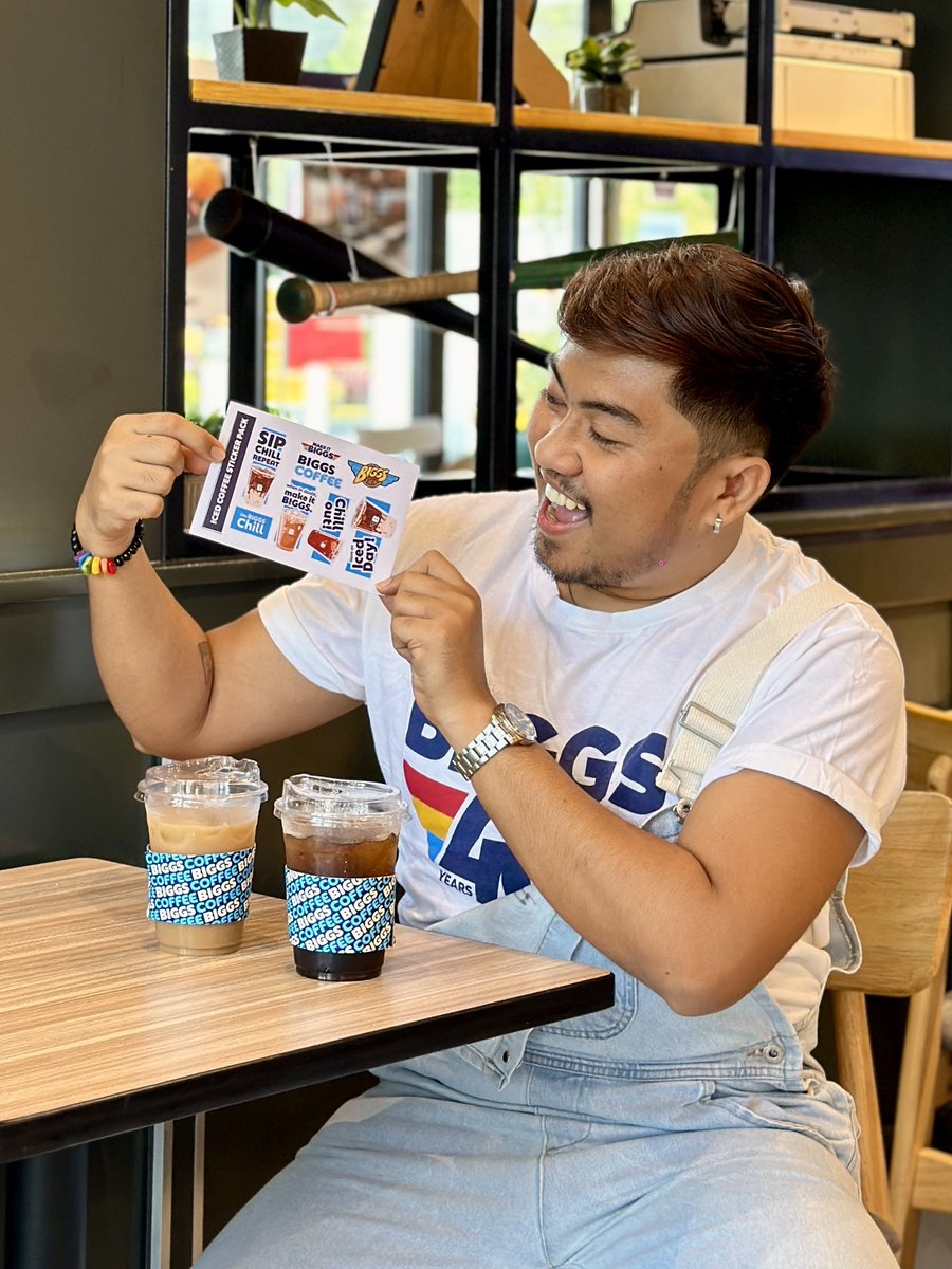 sidluna_'s tweet photo. You can now get FREE 𝗣𝗥𝗘𝗠𝗜𝗨𝗠 𝗕𝗜𝗚𝗚𝗦 𝗦𝘁𝗶𝗰𝗸𝗲𝗿 for every 2 orders of #TheBIGGSChill Coffee (must order two different flavors)
Hurry! This is available until supplies last and you can get this at all @BiggsDiner Store💙
#MakeItBIGGS #BiggsAt41 #GoBIGG https://t.co/ckvqkHanxT
