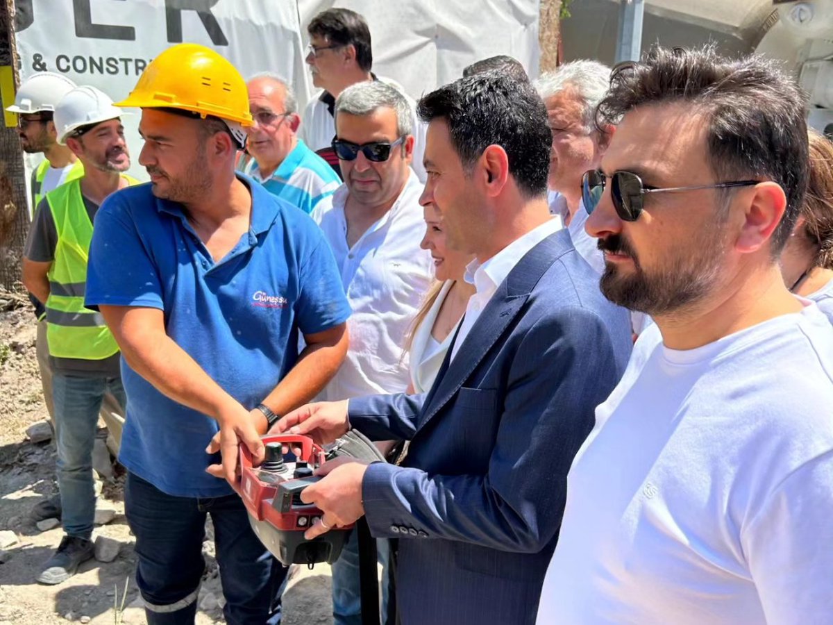 30 Ekim İzmir Depremi’nden bu yana Halk Konut Kooperatifi ve Belediyemiz arasında süren işbirliği devam ediyor. 
Osmangazi Mahallesi’nde İzmir Büyükşehir Belediyesi’nin de desteği ile depreme dayanıklı yeni konutları için temel atma törenine katıldık. 

Kentsel dönüşüm ve