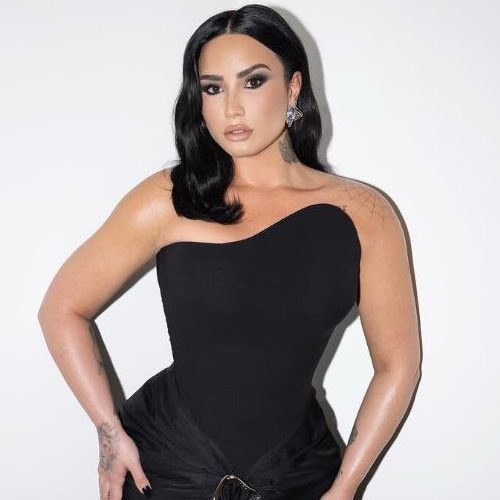 evwrddl's tweet image. demi lovato outfits as inside out emotions; 

a thread; 🧵