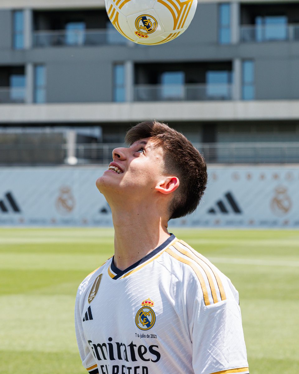 realmadrid's tweet photo. 💎 🤩 ¡Hace un año presentamos a @10ardaguler!
#RealFootball | #OTD https://t.co/MBmmOvWCtq