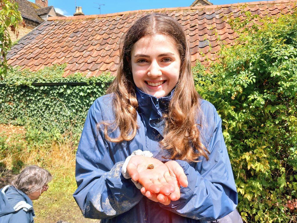 CotswoldArch's tweet image. The #TestPit at Roundmead has dug through the Victorian midden deposit to uncover more domestic waste. In these layers, we are finding Staffordshire slipware, which dates to the late 17th to early 18th century. They have also uncovered a deposit of animal bones, including ribs.