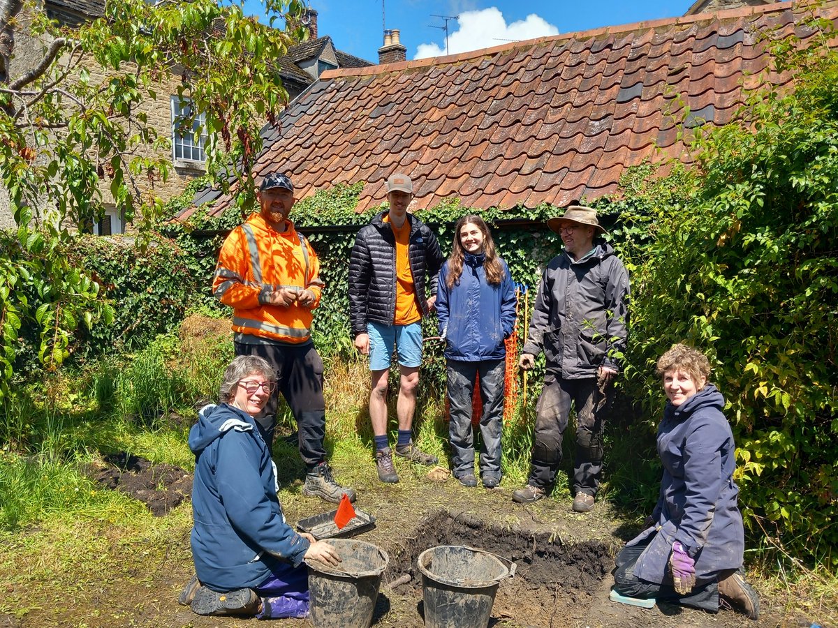 CotswoldArch's tweet image. The #TestPit at Roundmead has dug through the Victorian midden deposit to uncover more domestic waste. In these layers, we are finding Staffordshire slipware, which dates to the late 17th to early 18th century. They have also uncovered a deposit of animal bones, including ribs.