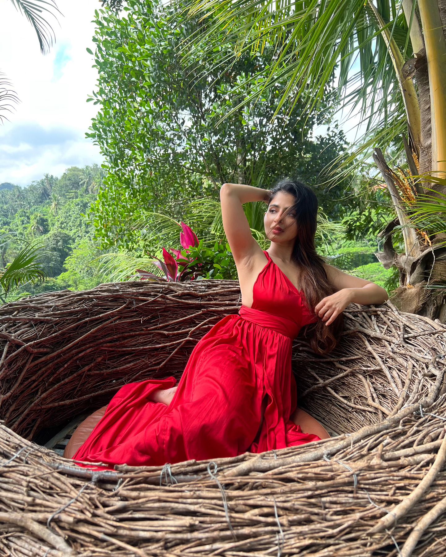 GR4Z0STa0AAl0hS?format=jpg&name=large