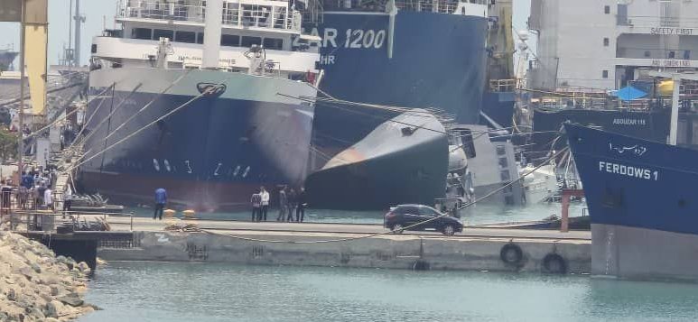 BabakTaghvaee1's tweet photo. #BREAKING: The corrupt and puppet commanders of the dictator Ali Khamenei have destroyed the #Iranian Navy. Another ship of this force sank today. The Sahand frigate (Moudge class) sank today in the 1st Naval Base of the Iranian Navy at Bandar Abbas in the south of #Iran. https://t.co/UYFUBlJf99