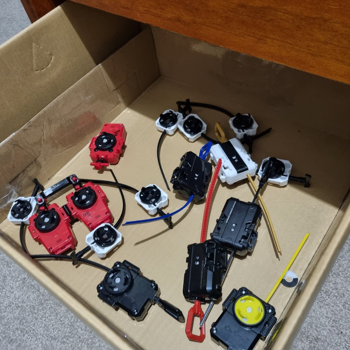 OtherUsual's tweet photo. @Azrel01 I've got a case separating my parts and tourney combos and a box of unused launchers lol https://t.co/vA07gFPyLf
