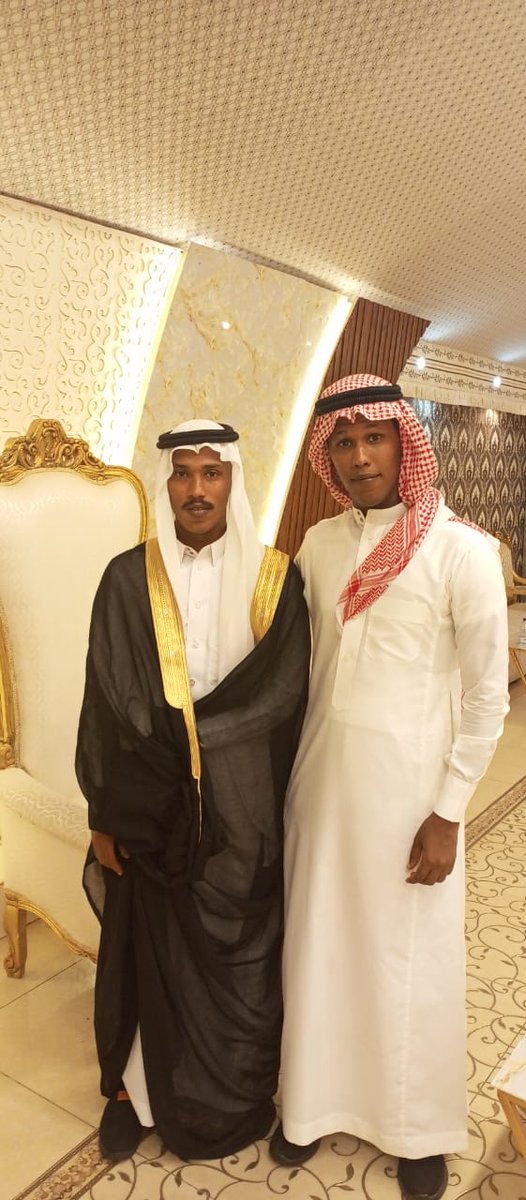 قصر السلطان يحتضن أفراح النجعي

جازان / يحيى النجعي 

ليلة سطع فيها القمر، وأضاءت فيها النجوم، وشعت فيها مشاعر السعادة ولحظات الفرح، وتدفقت فيها بهجة السرور التي غمرت القلوب التي تراقصت طربا على أنغام الفرح، وجاء الأهل والأصدقاء والمحبين مباركين زواج مريع حسن احمد النجعي  من ابنة