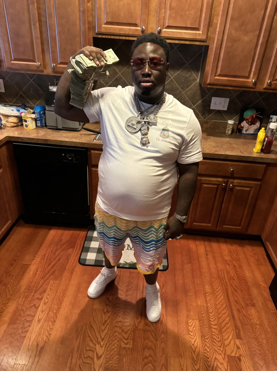 bigmoochiegrap1's tweet image. Come from nun I’m the one who made this shit happen never thought I’d be rapping guess I got rich on accident 🔺👁 

LL🐬