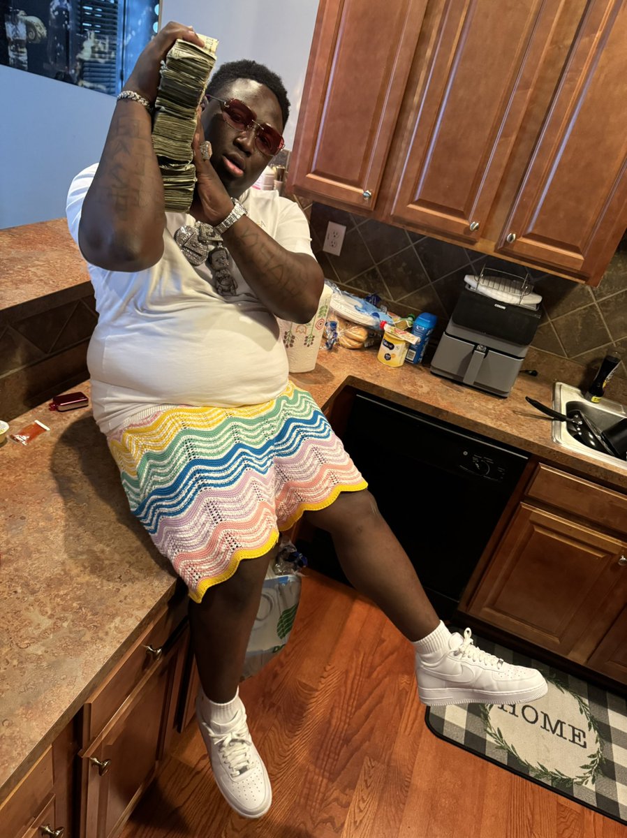 bigmoochiegrap1's tweet image. Come from nun I’m the one who made this shit happen never thought I’d be rapping guess I got rich on accident 🔺👁 

LL🐬